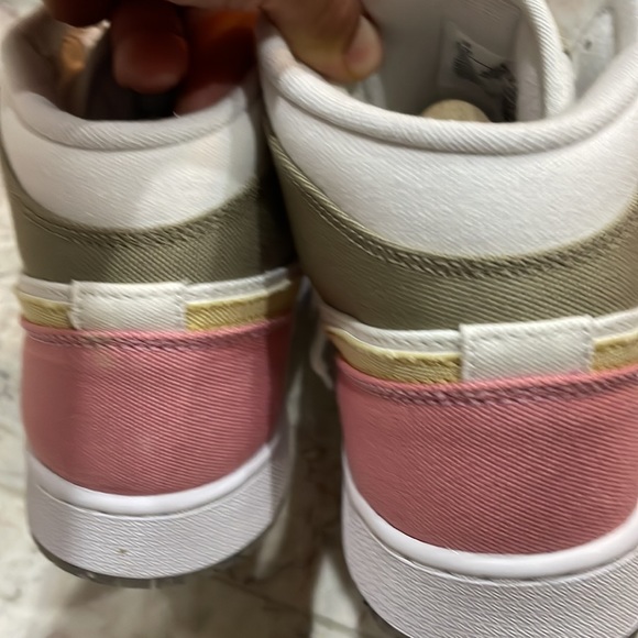 Nike Air Jordan 1 Mid SE GS 6.5 women’s 8 - Picture 4 of 11